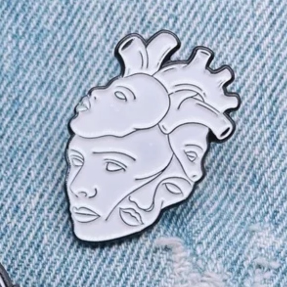 Surreal Heart Enamel Pin Artistic Abstract Cardiovascular Anatomy Scrubs Brooch - Picture 2 of 8